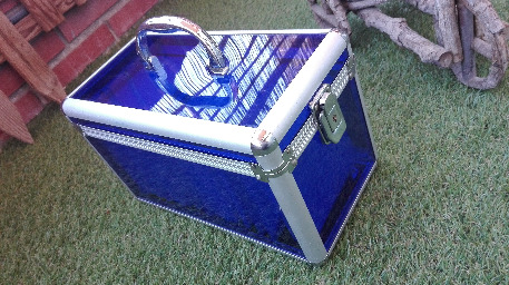 Ofrezco maletín para CD/DVD