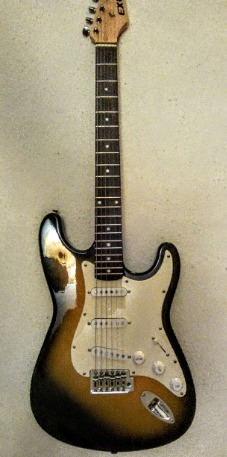 Guitarra Eléctrica (Stratocaster) - Excelente estado