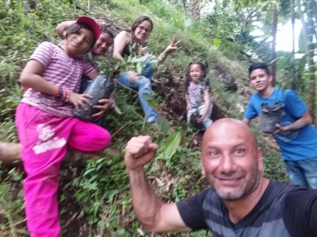 Necesito herramientas para siembra de arboles, palas dobles saca tierra, machetes asadones